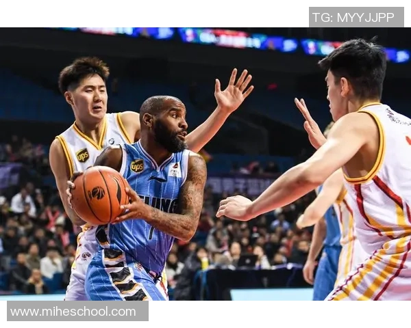 南京篮球队技术争议引发热议球迷与专家各执己见探讨战术与规则