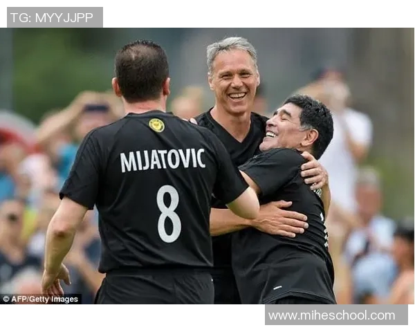 足球明星包子的传奇故事与他在绿茵场上的辉煌成就揭秘 足球明星包子的传奇故事与他在绿茵场上的辉煌成就揭秘