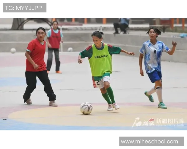 与足球明星为邻的生活点滴与梦想追逐之旅